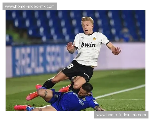 贝蒂斯2-1瓦伦西亚,主场连胜延续 贝蒂斯2-1瓦伦西亚,主场连胜延续